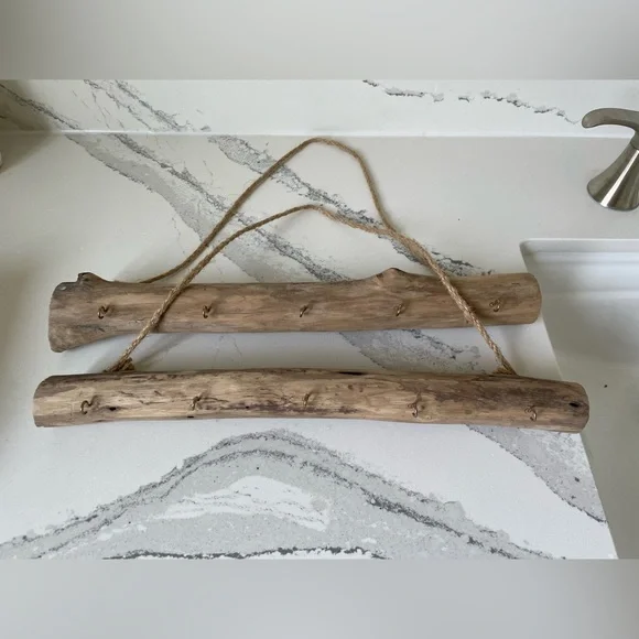 Driftwood jewelry hangers. Bring the nature into your home. - Picture 1 of 4
